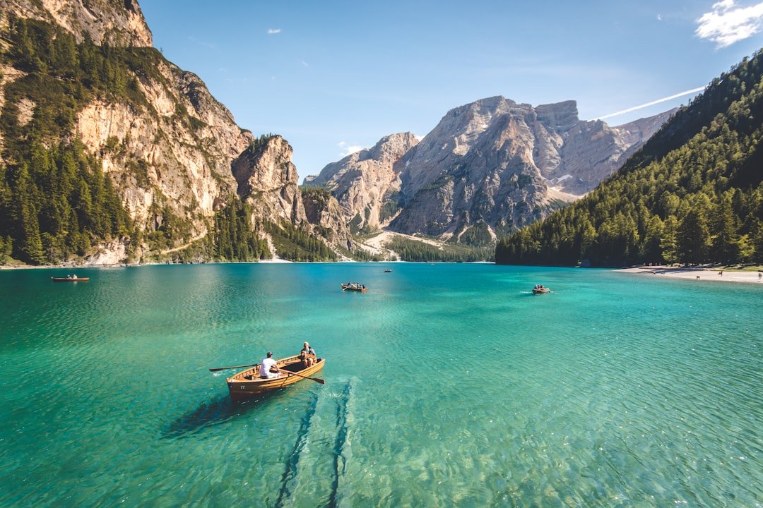 Lago di Braies turquoise mountain reflection