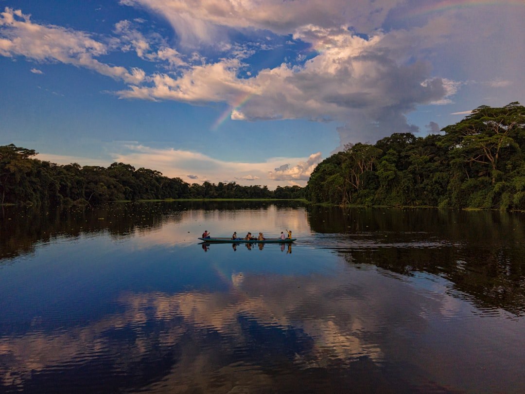 Contrasting Rio Negro and Solimões waters