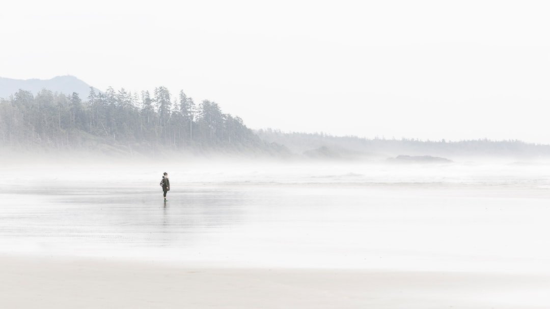 Long Beach Tofino crashing waves