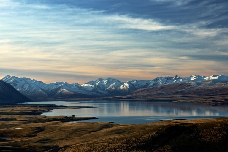 New Zealand Unlocked: Mountains, Lakes and Adventure in Aotearoa