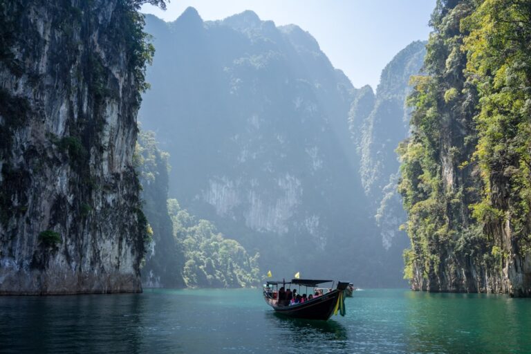 Thailand Travel Guide: Beaches, Temples and Island Escapes for First-Time Visitors