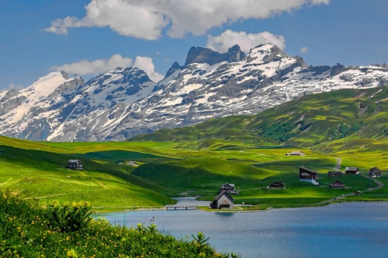High-Altitude Journeys: A Practical Guide to the Swiss Alps’ Villages, Trains and Adventures