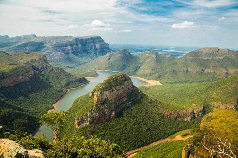 South Africa Uncovered: Safaris, Coastlines and Cultural Encounters