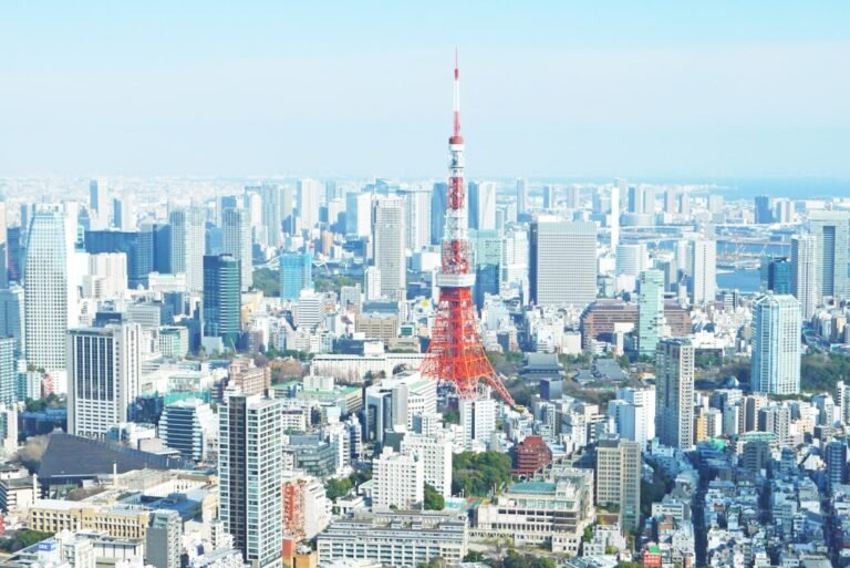 Japan Travel Guide: Temples, Trains and Neon — Your Essential Itinerary